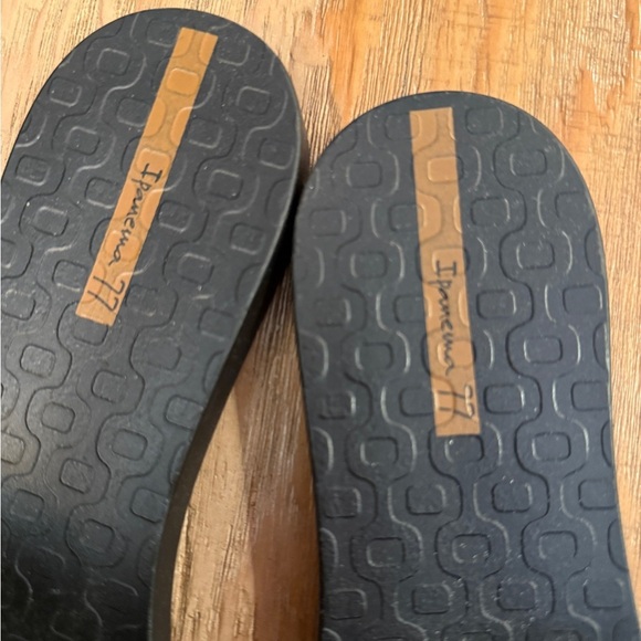 Ipanema Black Geometric Slide Sandals - Picture 2 of 3